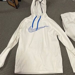 white nike dry fit sweatshirt